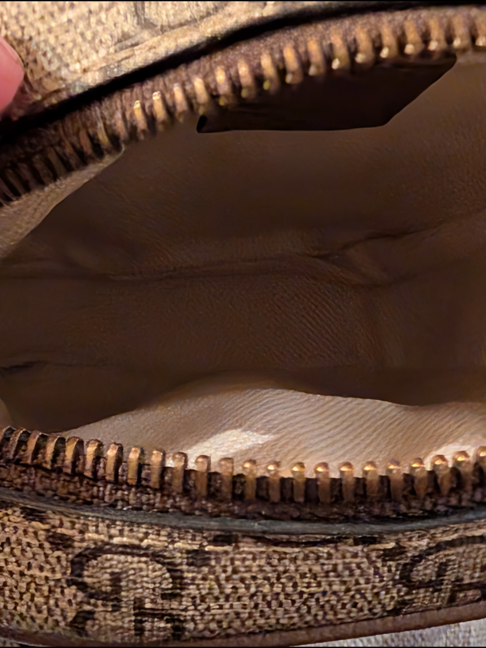 Gucci Beige GG Monogram Crossbody with Brown Trim - Picture 2 of 10